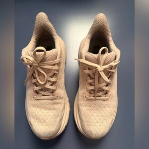 HOKA ONE ONE® Clifton 9
Running Sneaker